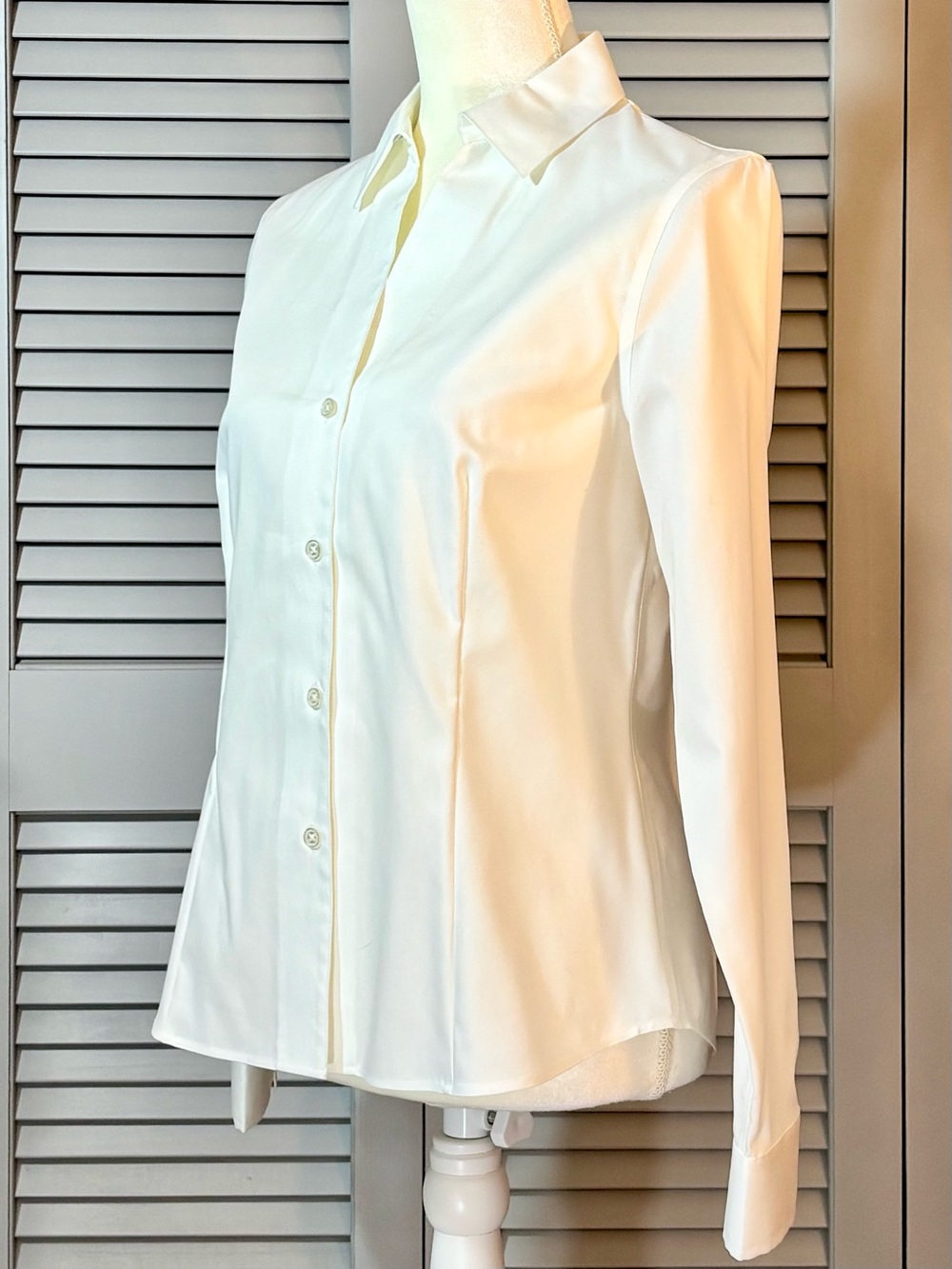 Jones New York White Button-Front V-Neck Blouse - Picture 4 of 12